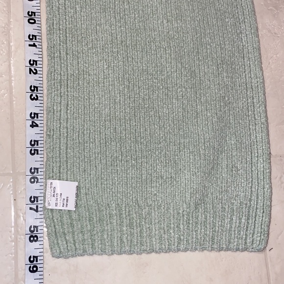 Seafoam Green Knit Scarf, Beauty, Warmth & softness! A Great Look! 60”x 9” 💚🔥 - Picture 4 of 9